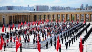 Cumhuriyet Bayramı törenleri Anıtkabir'de başladı