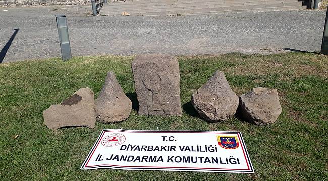 Diyarbakır'da Asur dönemine ait üzeri kabartma yazılı taş ele geçirildi
