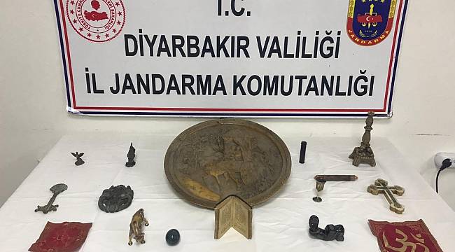 Diyarbakır'da tarihi eser kaçakçılığı operasyonu: 26 eseri 500 bin liraya satmak istediler