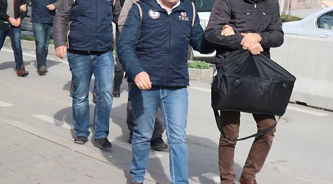 İzmir'de, aralarında eski emniyet müdürü ve amirinin de olduğu 4 FETÖ şüphelisi gözaltında