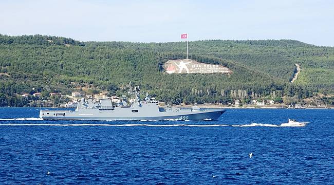 Rus savaş gemisi 'Admiral Makarov' Çanakkale Boğazı'ndan geçti