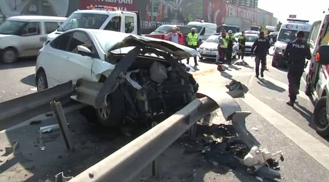 TEM'de kaza: 2'si polis 5 yaralı