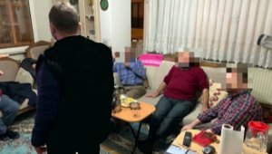 FETÖ'nün Erzincan akademisyenler imamı gaybubet evinde "maklube" sofrasında yakalandı