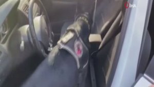 Uyuşturucuyu otomobilin el freninin altına gizlemişler