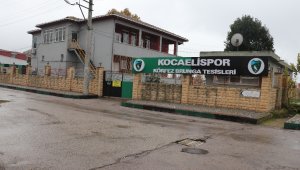 17 futbolcusunun korona virüs testi pozitif çıkan Kocaelispor'un maçları ertelendi