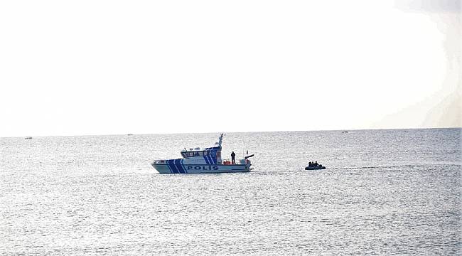 Balıkçı teknesi battı, 3 kişi balıkçılar tarafından kurtarıldı