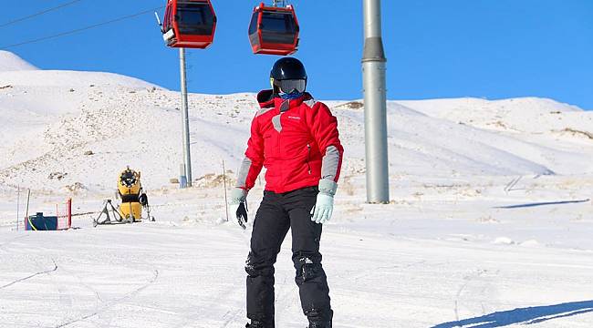 Erciyes'te kayak keyfi tüm hızıyla sürüyor