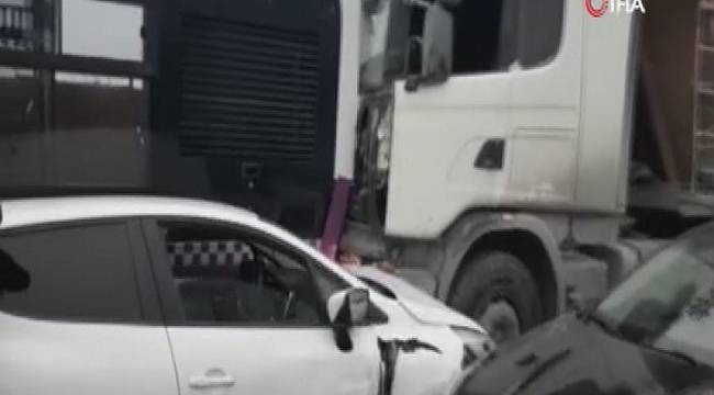 İETT otobüsü ve hafriyat kamyonun karıştığı zincirleme kaza