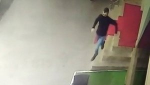 Polisleri yaralayan saldırgan kamerada