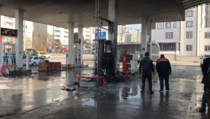 Akaryakıt istasyonunda yangın paniği: 2 yaralı