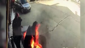 Alevler içinde kalan pompacı yanmaktan son anda kurtarıldı