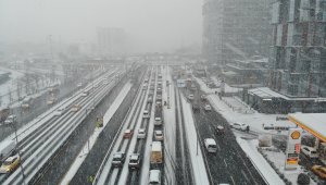 İstanbul'da trafik durma noktasına geldi