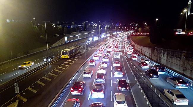 Kısıtlama sonrası İstanbul'da trafik yoğunluğu başladı