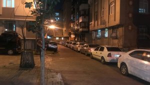 Oğlunu bıçaklayan adam pencereden atladı