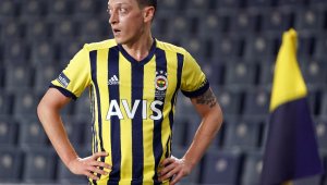 Mesut Özil: "Yolumuz uzun ve inşallah sonu şampiyonluk olacak"