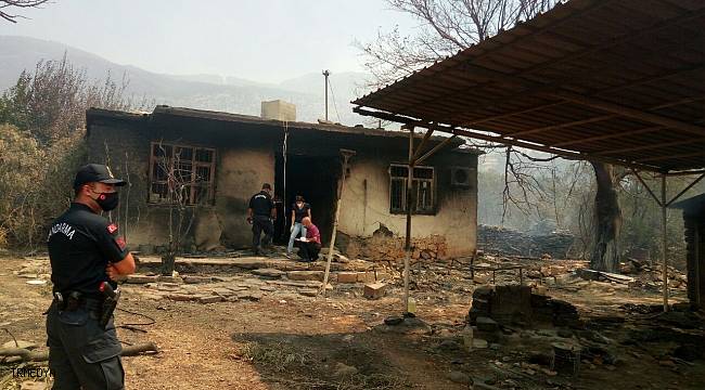 Alevlere evlerinde yakalandılar: 2 ölü