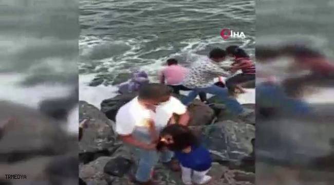 Bakırköy'de dalgaların denize çektiği çocukları vatandaşlar kurtardı