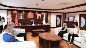 Başkan Bahadır, LGS'de Türkiye birincisini makamında ağırladı