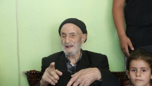 Covid-19'a yakalanmayan 110 yaşındaki Mahmut dede, günde 2 litre kola içiyor