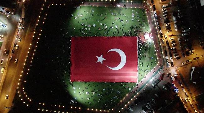 Dünyanın en büyük Türk bayrağı Kayseri'de açıldı