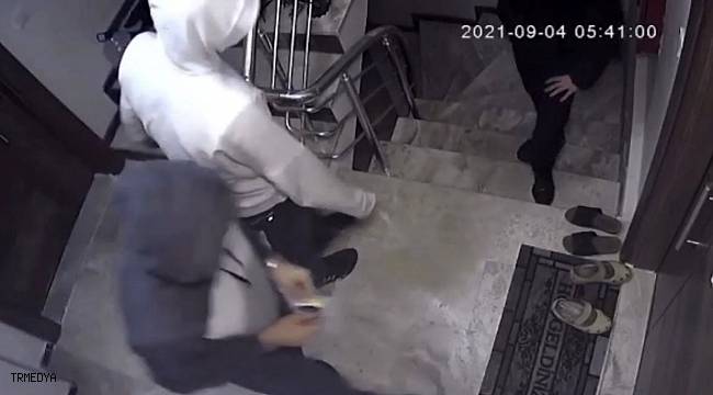 Fatih'te evden hırsızlık girişimi kamerada