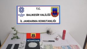 Jandarmadan 3 şahsa uyuşturucu operasyonu