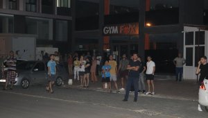 Yangında mahsur kalan kişinin imdadına bekçiler yetişti