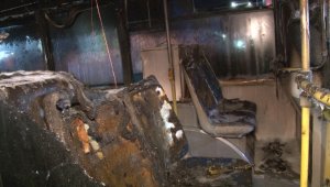 Bahçelievler'de benzinliğin yanında park halinde olan halk otobüsü alev alev yandı