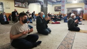 İzmir'de Mevlit Kandili dualarla idrak edildi