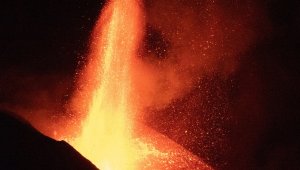 La Palma'da volkanik kül bulutu uyarısı