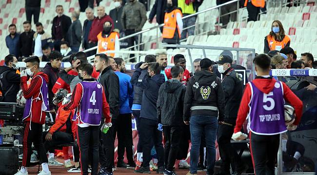 Sivasspor-Adana Demirspor maçı bitti tünelde tartışma çıktı