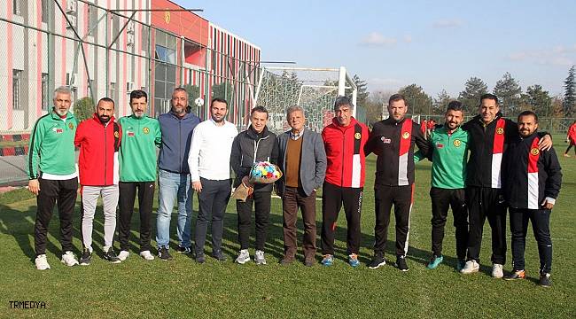 Suat Kaya, Eskişehirspor ile ilk antrenmanına çıktı