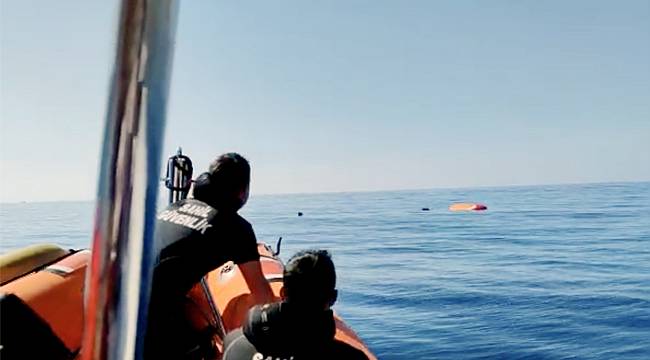 Ukraynalı paraşütçü denize düştü, Sahil Güvenlik ekipleri anında müdahale etti