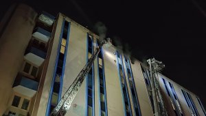 Başakşehir'de 8 katlı iş yerinde yangın