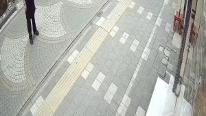 Depremde korku dolu anlar kameralara yansıdı