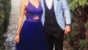 Depremde ölen ikizler için düzenlenen anma gecesinde duygu dolu anlar yaşandı