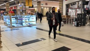 Depreme AVM'de yakalanan vatandaşlar AVM'yi terk etti