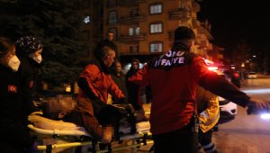 İntihar girişiminde bulunmak için önce kollarını ve bacaklarını kesti, sonra apartmanı ateşe verdi