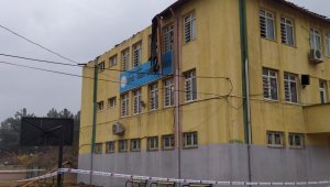 Okul çatısı alev alev yandı, kimsenin olmaması faciayı önledi