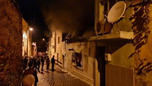 Tire'de müstakil ev çıkan yangında küle döndü