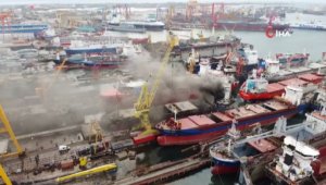 Tuzla tersanesinde gemide yangın çıktı