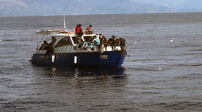 Yunanlılar göçmenleri özel tekne ile geri gönderdi