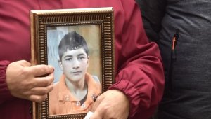 Yüreği yanık aile Tekirdağ'dan gelip evlat nöbetine katıldı