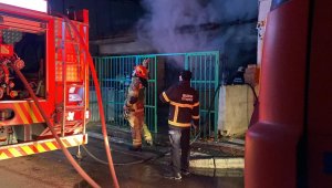 600 yıllık türbenin bitişiğindeki evde yangın