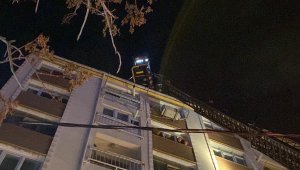 7 katlı apartmanın bodrum katında korkutan yangın: Mahsur kalan 3'ü çocuk 7 kişi kurtarıldı