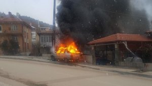 Ankara'da yanan otomobil itfaiye ekipleri tarafından söndürüldü