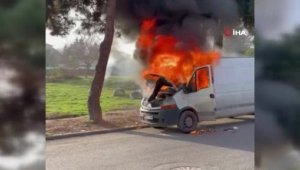 Avcılar'da minibüs alev topuna döndü