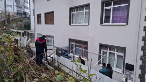 Baraka yangını binaya sıçramadan söndürüldü