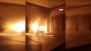 Bayrampaşa'da hafif ticari araç alev alev yandı