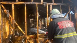 Bungalov ev alev alev yandı